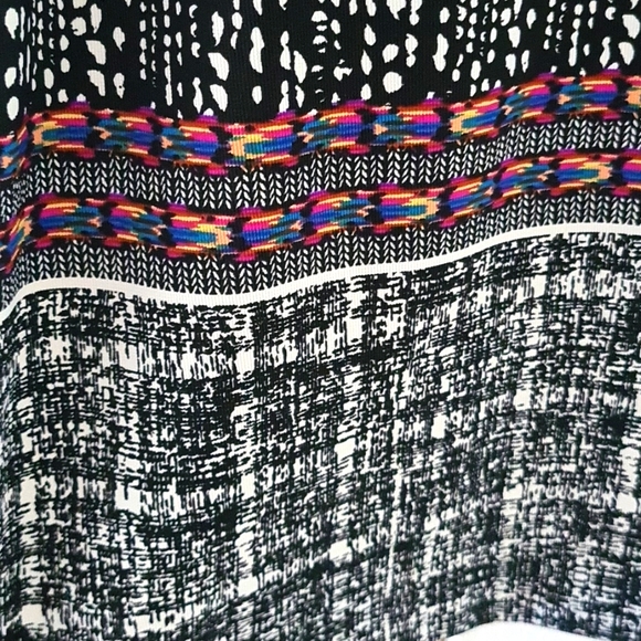 Size 6 black ⚫️ & white ⚪️ dress with multicolored trim midway down. - Picture 2 of 4